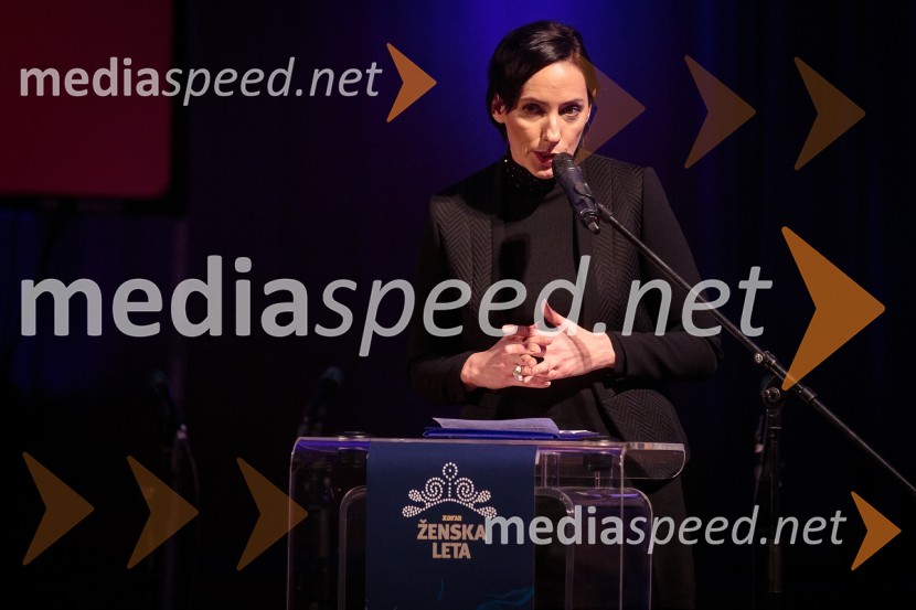  Melita Berzelak, odgovorna urednica revije ZarjaŽenska leta 2016 je ginekologinja Eva Macun