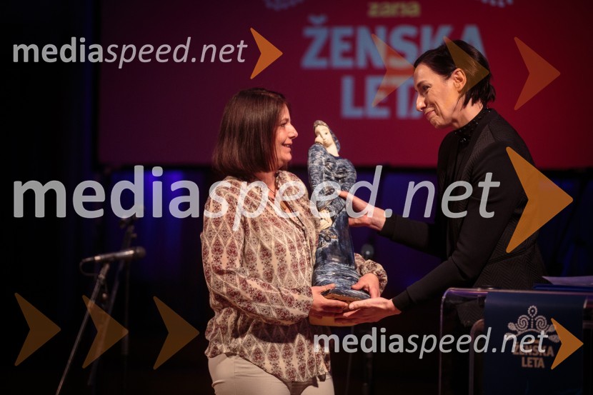  Eva Macun, predstojnica ginekološko-porodniške službe v Splošni bolnišnici Jesenice, Ženska leta 2016 ;  Melita Berzelak, odgovorna urednica revije ZarjaŽenska leta 2016 je ginekologinja Eva Macun