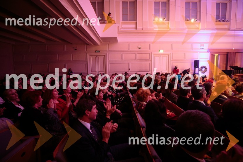 Ženska leta 2016 je ginekologinja Eva Macun