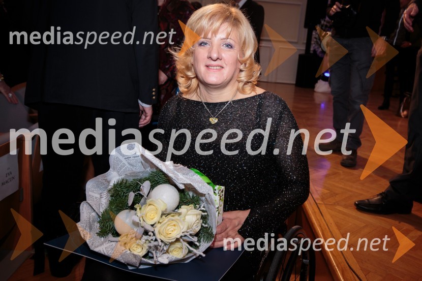  Veselka  Pevec, slovenska paraolimpijka in strelkaŽenska leta 2016 je ginekologinja Eva Macun