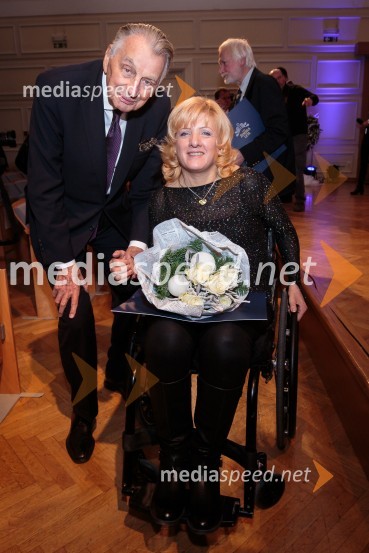  Demeter  Bitenc, igralec;  Veselka  Pevec, slovenska paraolimpijka in strelkaŽenska leta 2016 je ginekologinja Eva Macun