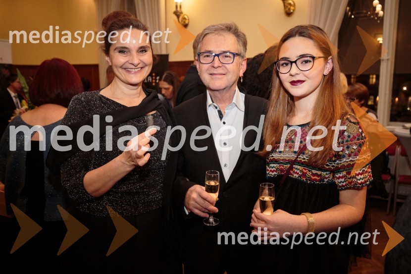  Eva Škofič Maurer, ambasadorka društva Rdeči noski;  ... ;  ... Ženska leta 2016 je ginekologinja Eva Macun