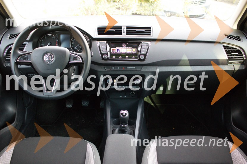 Škoda Fabia Combi 1.2 TSI Scoutline, notranjostŠkoda Fabia Combi 1.2 TSI Scoutline, mediaspeed test