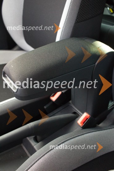 Škoda Fabia Combi 1.2 TSI Scoutline, praktičen naslon za rokoŠkoda Fabia Combi 1.2 TSI Scoutline, mediaspeed test