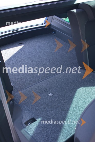 Škoda Fabia Combi 1.2 TSI Scoutline, deljivi sedeži po tretjinahŠkoda Fabia Combi 1.2 TSI Scoutline, mediaspeed test