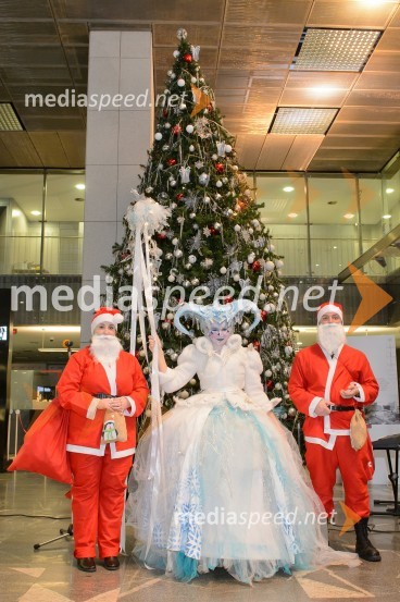 Prižig prazničnih luči na Novi KBMPrižig prazničnih luči na Novi KBM