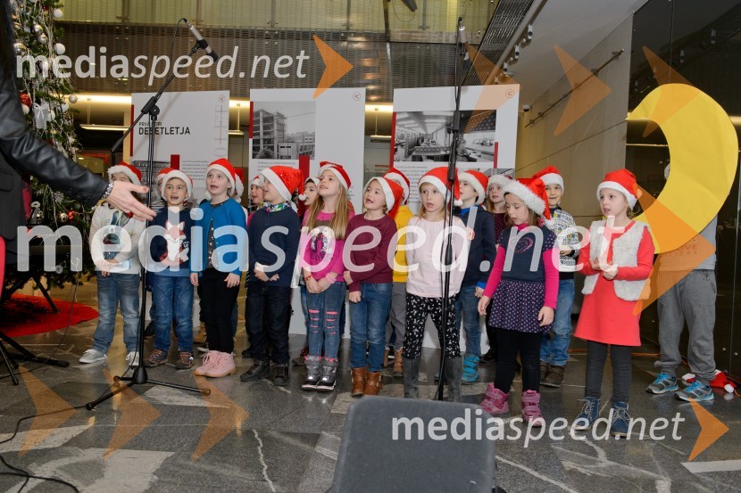 Pevski zbor OŠ Prežihov VorancPrižig prazničnih luči na Novi KBM