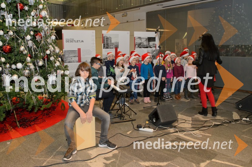 Pevski zbor OŠ Prežihov VorancPrižig prazničnih luči na Novi KBM