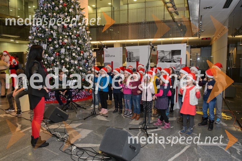 Pevski zbor OŠ Prežihov VorancPrižig prazničnih luči na Novi KBM