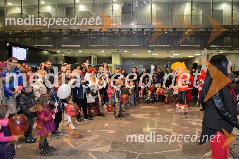 Prižig prazničnih luči na Novi KBMPrižig prazničnih luči na Novi KBM