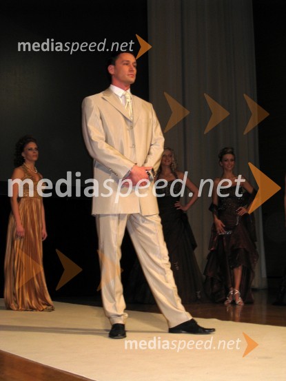Jure Butorac, manekenModna revija Maturantski in poročni utrinki 2008