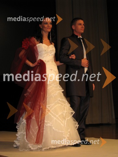 Maja Misson, pevka in Erik Ferfolja, pevec, maneken in novinarModna revija Maturantski in poročni utrinki 2008