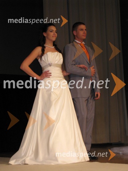 Manca Zver, Miss Hawaiian Tropic 2006 in Erik Ferfolja, pevec, maneken in novinarModna revija Maturantski in poročni utrinki 2008
