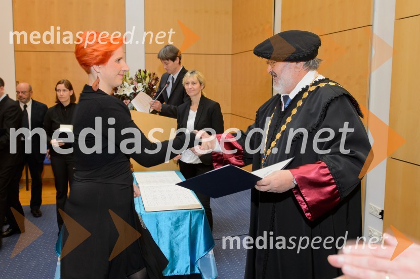 dr. Tina Špegelj, Fakulteta za gradbeništvo, prometno inženirstvo in arhitekturo; prof. dr. Igor Tičar, rektor, Univerza v MariboruPromocija doktorjev znanosti na UM, december 2016