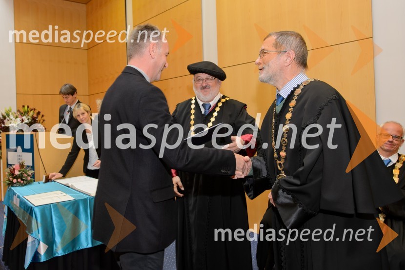 dr. Bojan Ilija Schnabl, Filozofska fakulteta; prof. dr. Igor Tičar, rektor, Univerza v Mariboru; prof. dr. Božidar Kante, dekan, Filozofska fakulteta, Univerza v MariboruPromocija doktorjev znanosti na UM, december 2016