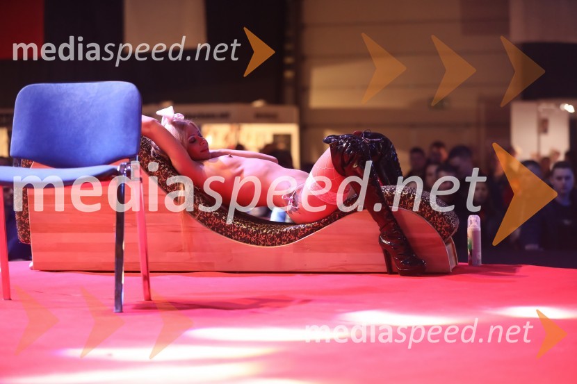 9. mednarodni erotični sejem sLOVErotika, Ogled fotografij ni priporočljiv za mlajše od 18 let!