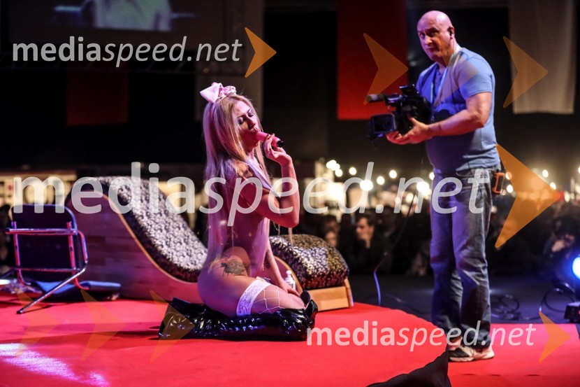 9. mednarodni erotični sejem sLOVErotika, Ogled fotografij ni priporočljiv za mlajše od 18 let!