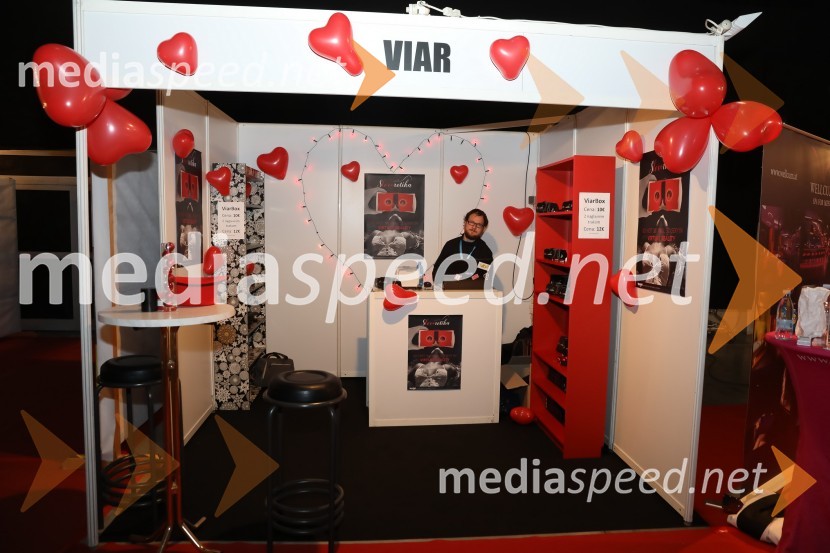 9. mednarodni erotični sejem sLOVErotika, Ogled fotografij ni priporočljiv za mlajše od 18 let!