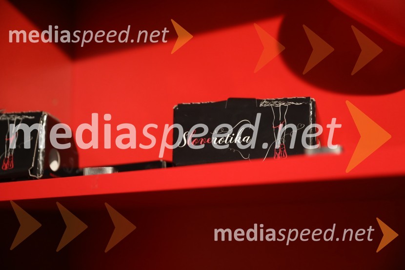 9. mednarodni erotični sejem sLOVErotika, Ogled fotografij ni priporočljiv za mlajše od 18 let!