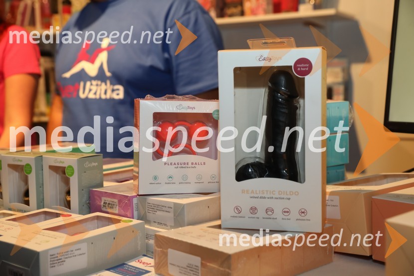 9. mednarodni erotični sejem sLOVErotika, Ogled fotografij ni priporočljiv za mlajše od 18 let!