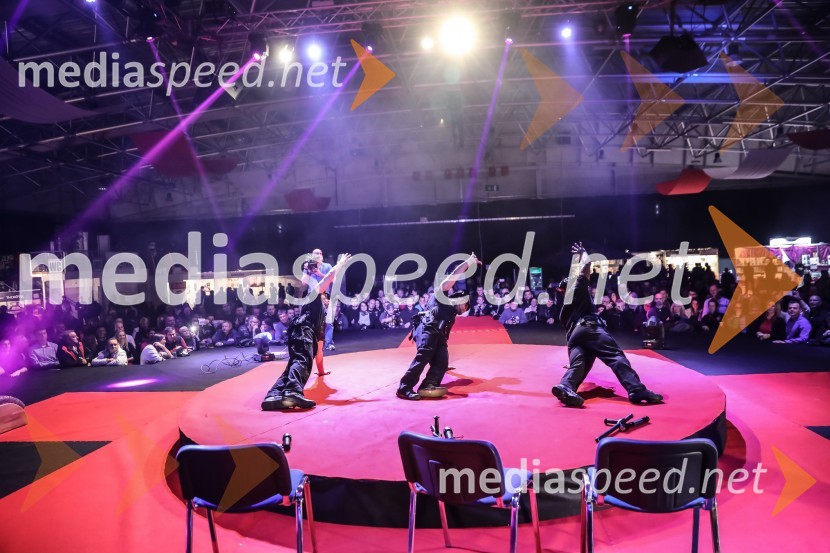 9. mednarodni erotični sejem sLOVErotika, Ogled fotografij ni priporočljiv za mlajše od 18 let!