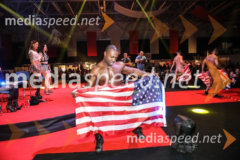 9. mednarodni erotični sejem sLOVErotika, Ogled fotografij ni priporočljiv za mlajše od 18 let!