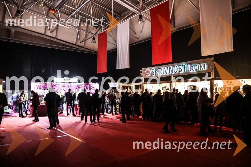 9. mednarodni erotični sejem sLOVErotika, Ogled fotografij ni priporočljiv za mlajše od 18 let!