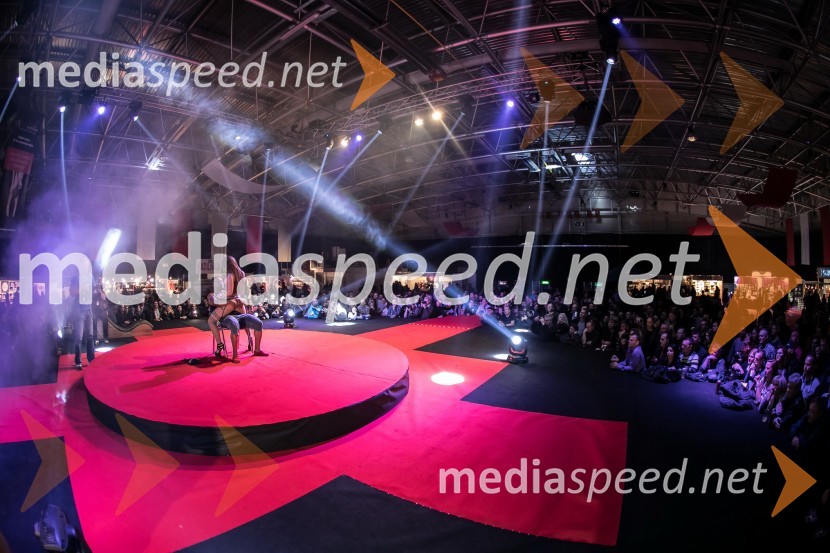 9. mednarodni erotični sejem sLOVErotika, Ogled fotografij ni priporočljiv za mlajše od 18 let!