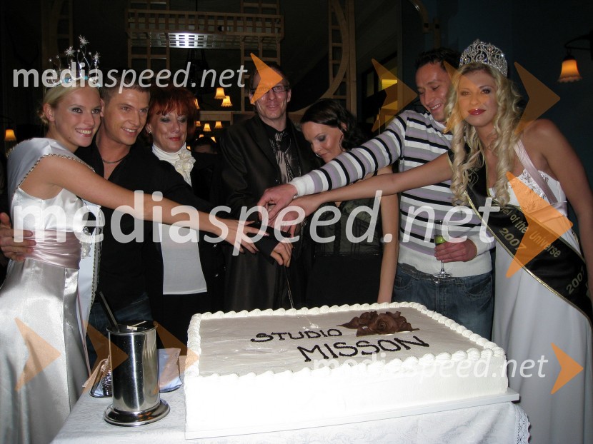 Nina Kohne, Miss Slovenije za Miss Alpe Adria International 2007, Erik Ferfolja, pevec, maneken in novinar, Barbara, Domen in Maja Misson, Jure Butorac, maneken in Tjaša Vezjak, Miss turizma Slovenije 2007 in Miss turizma Sveta 2007Modna revija Maturantski in poročni utrinki 2008