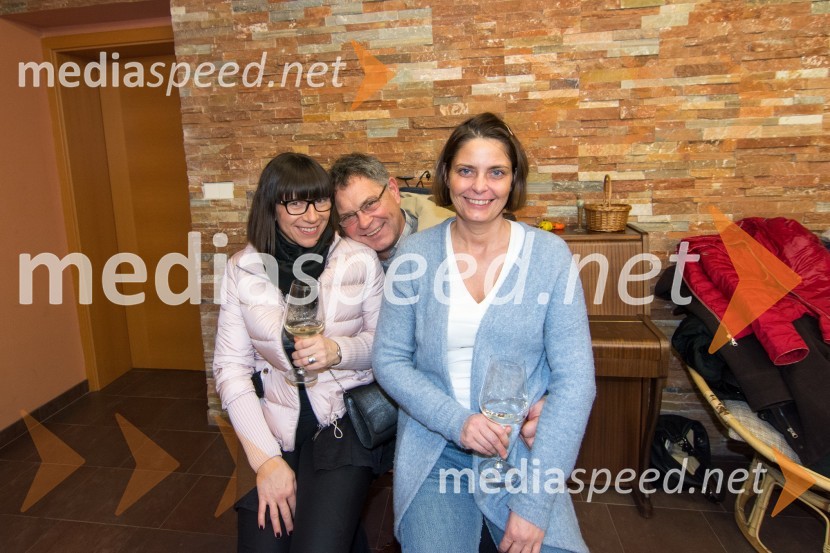  Alenka Domjan;  Roman Domjan, direktor, MART-R, d.o.o.;  ... Vinarstvo Hafner, dan odprtih vrat