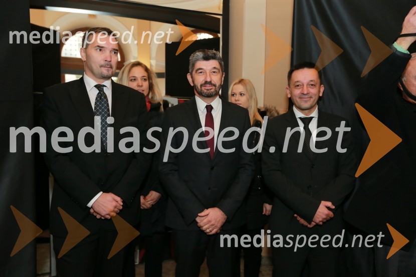 mag. Andrej Rihter, namestnik generalnega direktorja, Pošta Slovenije;  Aleksander Batič, izvršni direktor NKBM za področje poslovne mreže;  Vinko Filipič, član poslovodstva Pošte SlovenijeOtvoritev prve samopostrežne pošte 24/7
