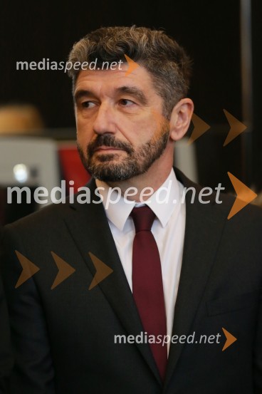  Aleksander Batič, izvršni direktor NKBM za področje poslovne mrežeOtvoritev prve samopostrežne pošte 24/7
