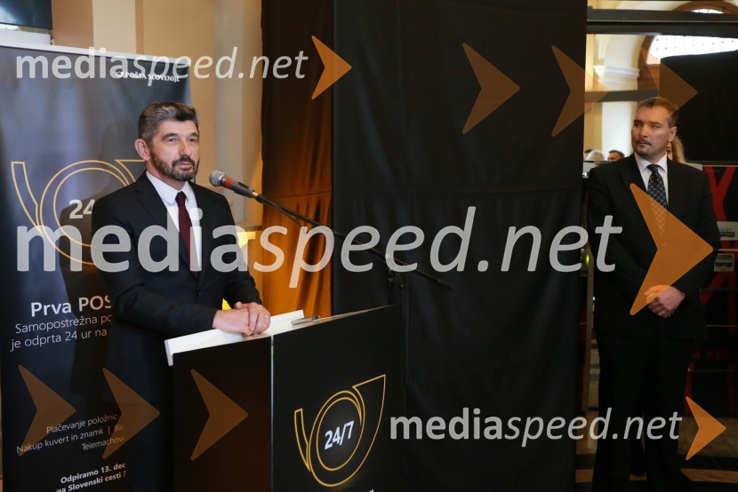  Aleksander Batič, izvršni direktor NKBM za področje poslovne mrežeOtvoritev prve samopostrežne pošte 24/7