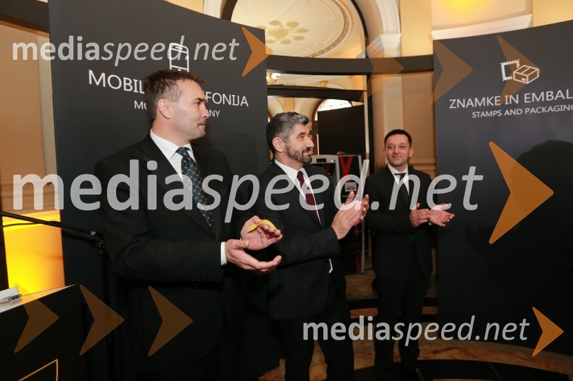 mag. Andrej Rihter, namestnik generalnega direktorja, Pošta Slovenije;  Aleksander Batič, izvršni direktor NKBM za področje poslovne mreže;  Vinko Filipič, član poslovodstva Pošte SlovenijeOtvoritev prve samopostrežne pošte 24/7