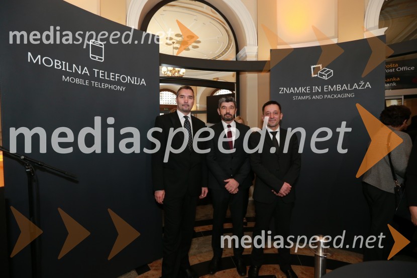 mag. Andrej Rihter, namestnik generalnega direktorja, Pošta Slovenije;  Aleksander Batič, izvršni direktor NKBM za področje poslovne mreže;  Vinko Filipič, član poslovodstva Pošte SlovenijeOtvoritev prve samopostrežne pošte 24/7