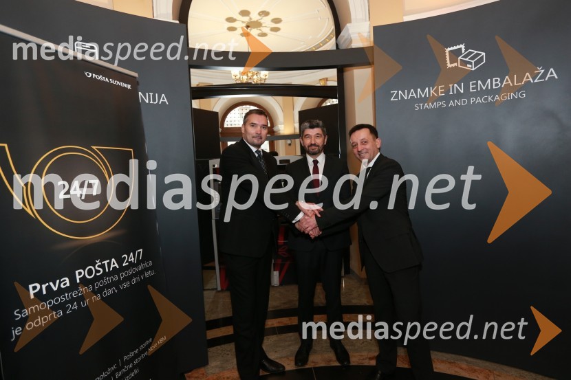 mag. Andrej Rihter, namestnik generalnega direktorja, Pošta Slovenije;  Aleksander Batič, izvršni direktor NKBM za področje poslovne mreže;  Vinko Filipič, član poslovodstva Pošte SlovenijeOtvoritev prve samopostrežne pošte 24/7