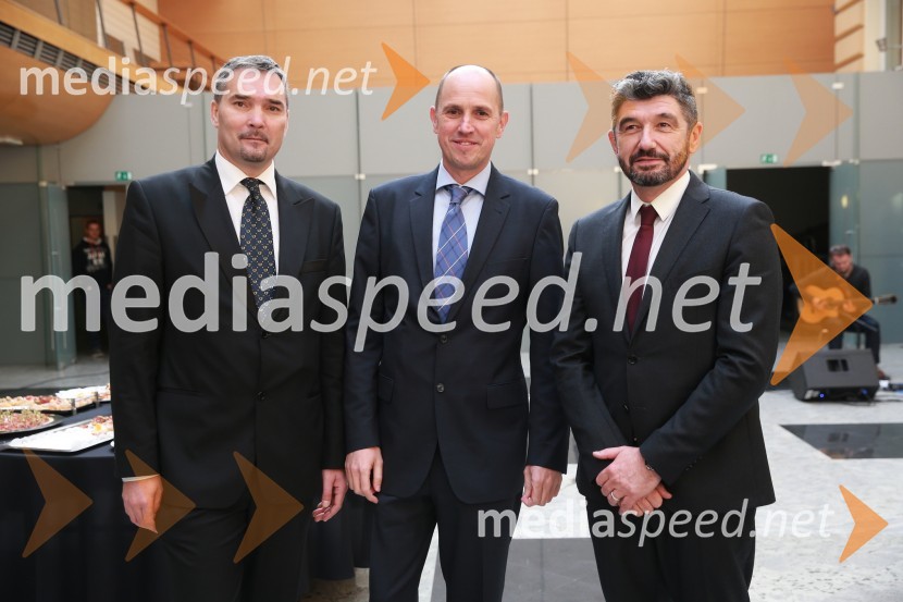 mag. Andrej Rihter, namestnik generalnega direktorja, Pošta Slovenije;  ... ;  Aleksander Batič, izvršni direktor NKBM za področje poslovne mrežeOtvoritev prve samopostrežne pošte 24/7