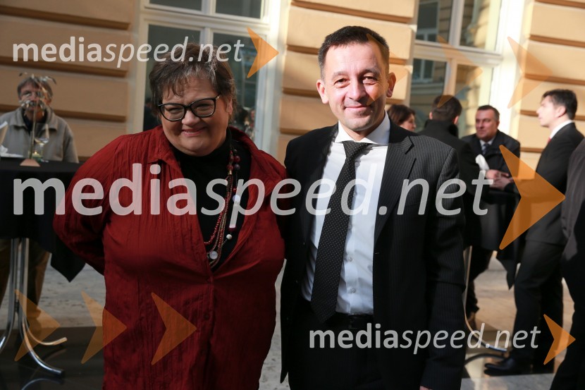  Desa Muck, voditeljica, pisateljica, dobitnica nagrade Frana Milčinskega – Ježka 2016;  Vinko Filipič, član poslovodstva Pošte SlovenijeOtvoritev prve samopostrežne pošte 24/7