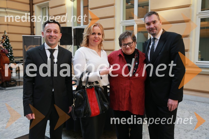  Vinko Filipič, član poslovodstva Pošte Slovenije;  ... ;  Desa Muck, voditeljica, pisateljica, dobitnica nagrade Frana Milčinskega – Ježka 2016; mag. Andrej Rihter, namestnik generalnega direktorja, Pošta SlovenijeOtvoritev prve samopostrežne pošte 24/7