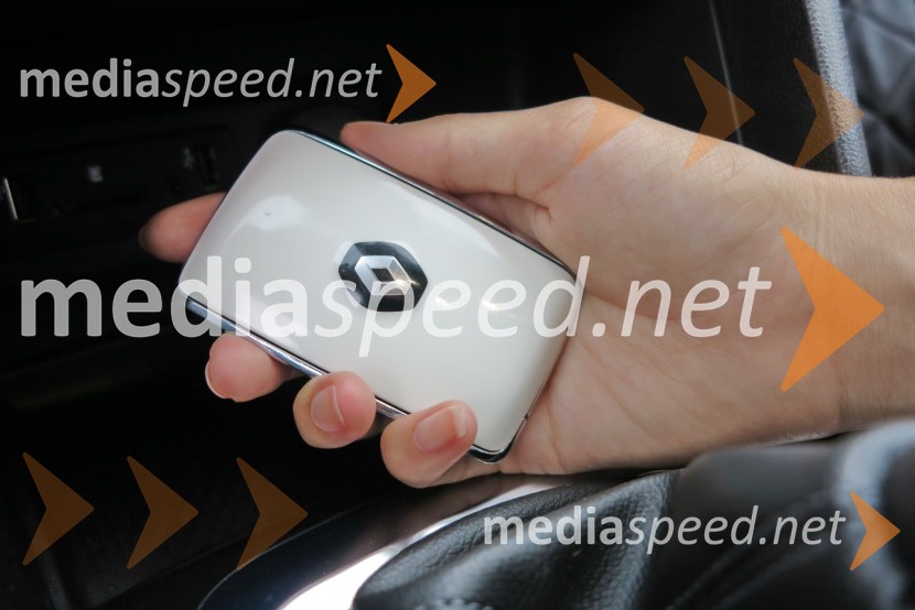 Renault Megane Bose Energy TCe 130, ključ kot karticaRenault Megane Bose Energy TCe 130, mediaspeed test