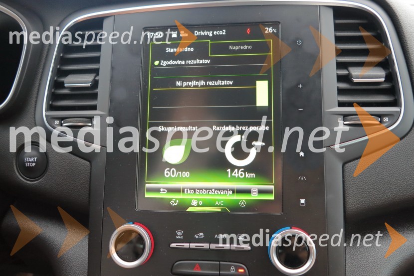 Renault Megane Bose Energy TCe 130, zaslon ponuja vse podatke vozilaRenault Megane Bose Energy TCe 130, mediaspeed test