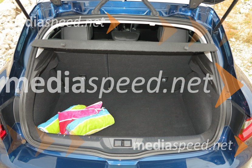 Renault Megane Bose Energy TCe 130, prtljažnik s 384 litri volumnaRenault Megane Bose Energy TCe 130, mediaspeed test