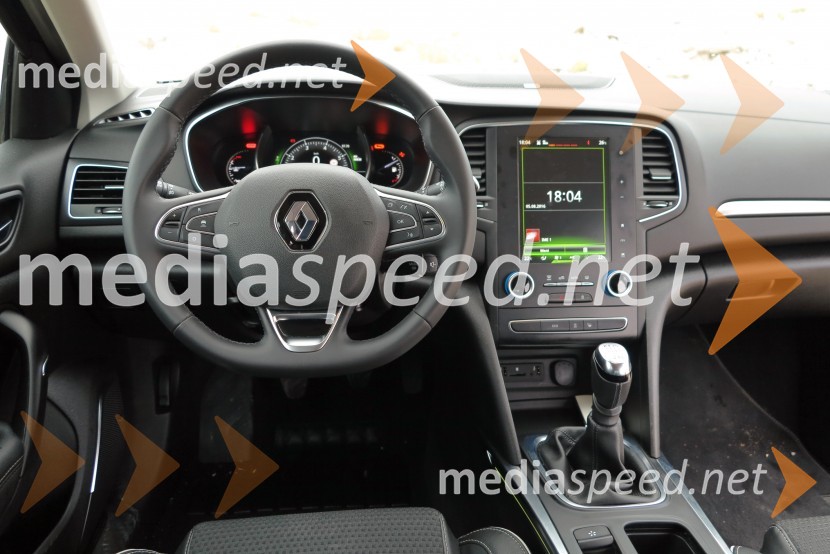 Renault Megane Bose Energy TCe 130, enostavna notranjostRenault Megane Bose Energy TCe 130, mediaspeed test