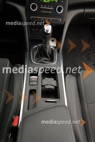 Renault Megane Bose Energy TCe 130, funkcionalni sredinski grebenRenault Megane Bose Energy TCe 130, mediaspeed test