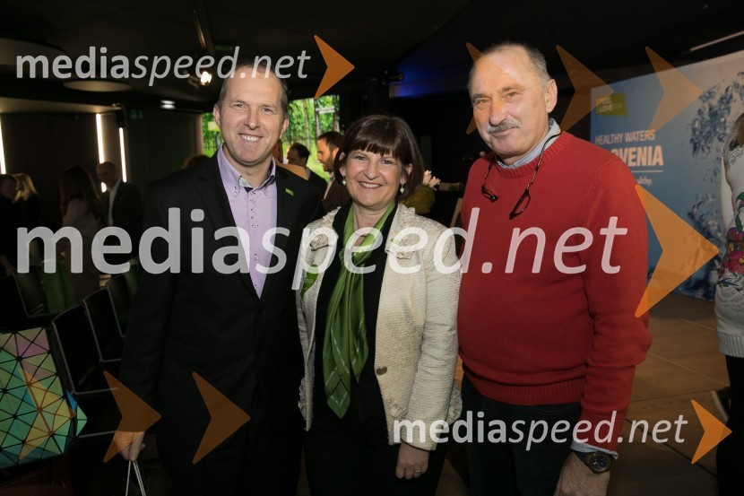  Igor  Novel, direktor Turističnega združenja Portorož;  Eva Štravs Podlogar, državna sekretarka, ministrstvo za gospodarski razvoj in tehnologijo;  Mate Matjaž, predsednik sekcije za gostinstvo in turizem pri Obrtni zbornici SlovenijePredstavitev novega osrednjega turističnega portala slovenia.info