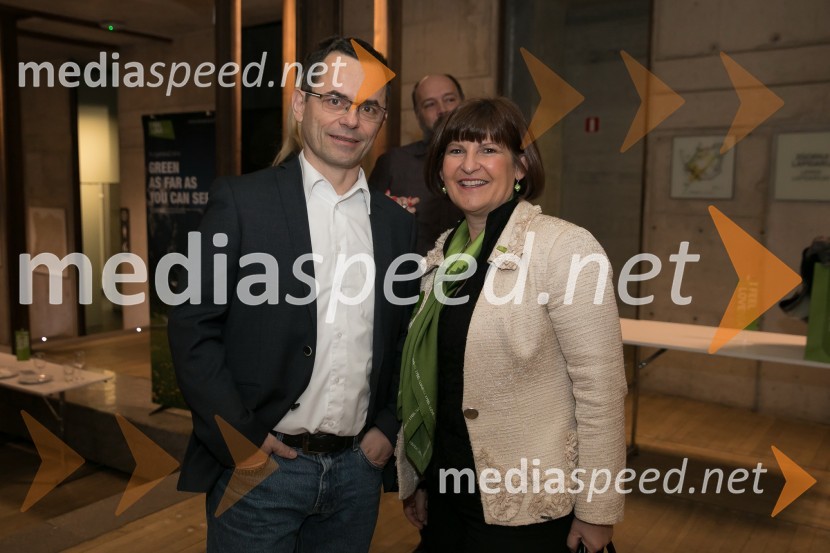  Andrej  Perc, član strokovne ekipe slovenia.info;  Eva Štravs Podlogar, državna sekretarka, ministrstvo za gospodarski razvoj in tehnologijoPredstavitev novega osrednjega turističnega portala slovenia.info