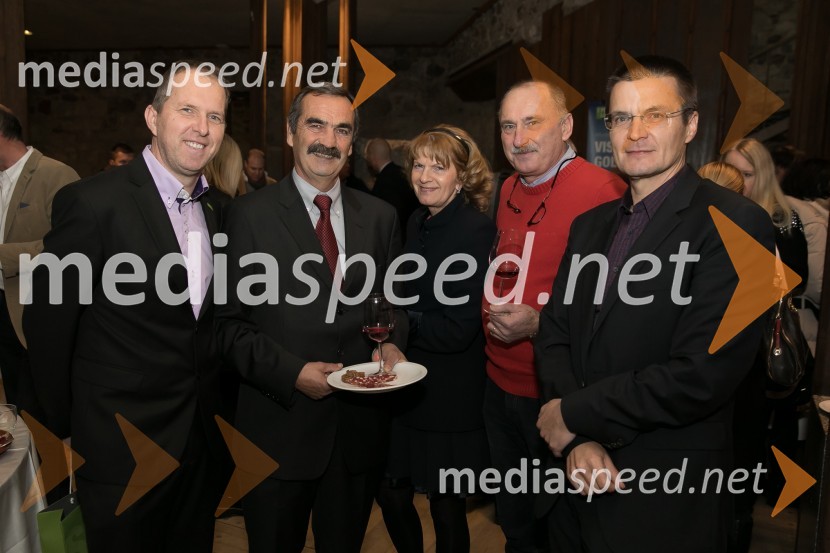  Igor Novel, direktor Turističnega združenja Portorož;  ... ;  ... ;  Mate Matjaž, predsednik sekcije za gostinstvo in turizem pri Obrtni zbornici Slovenije; mag. Dimitrij Piciga, nekdanji direktor STO in sedanji predsednik uprave Hit d.d.Predstavitev novega osrednjega turističnega portala slovenia.info