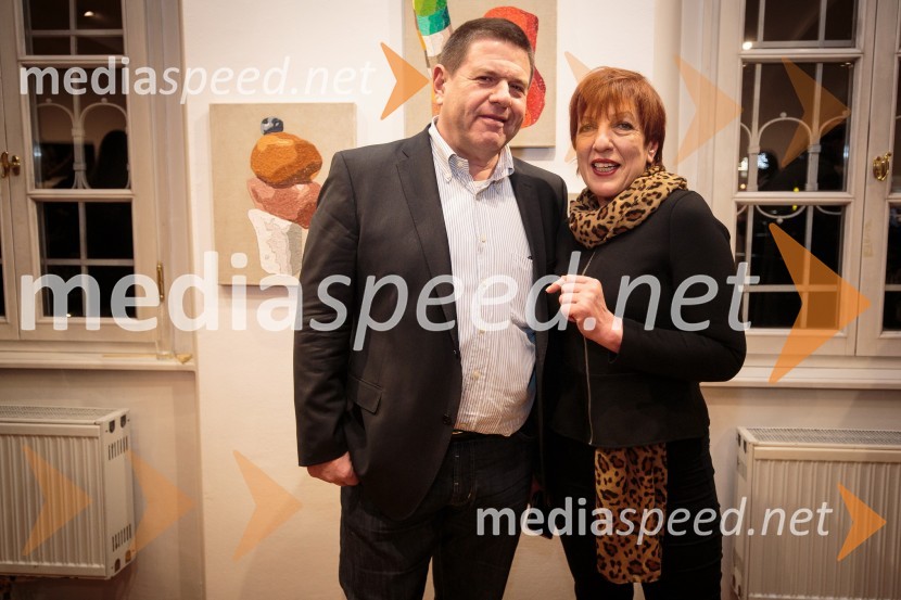  ... ;  Viktorija  Potočnik, direktorica Pionirskega domaIzseki / preseki, odprtje razstave izbora del iz Likovne zbirke RIKO