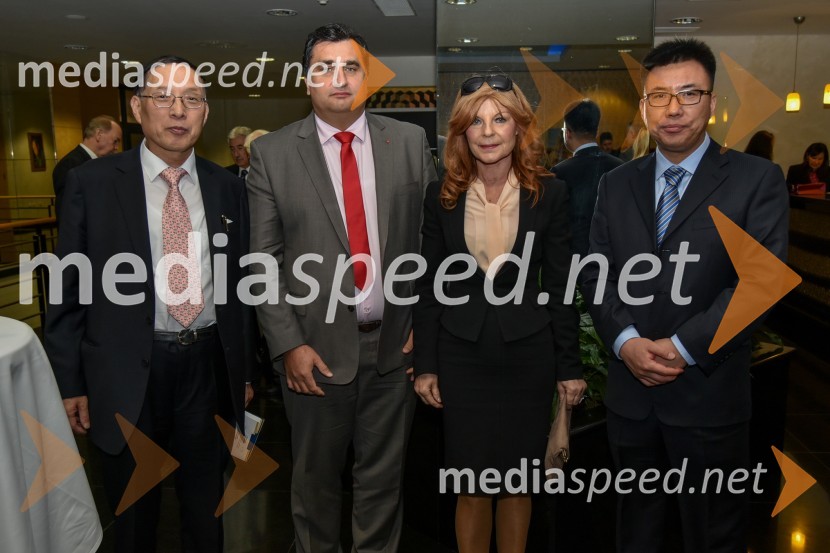 prof. dr. Meong Gun Song, dr. med.; dr. Peter Bohinec, dr. med.;  Darja Kuhar Kotnik, UO Društva za zdravje naroda;  ... Simpozij srčnih kirurgov 2016