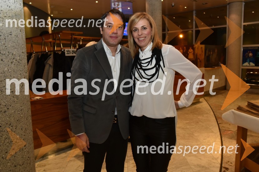  Matej Arčon, župan, Občina Nova Gorica;  Martina Kodelja, urednica radia RobinKoncertna mora, premiera predstave